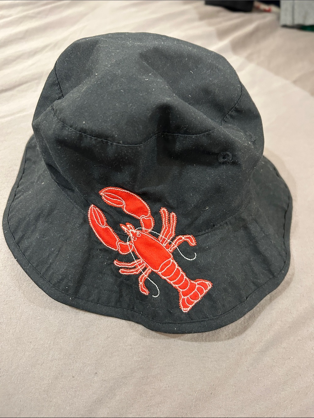 NWT Kids Black Bucket Hat with Red Lobster Embroidery
